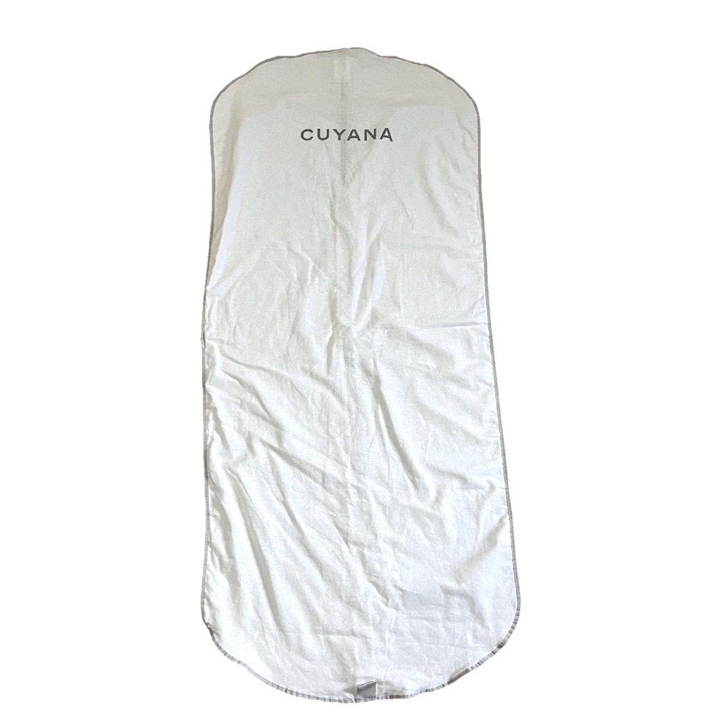Cuyana Garment Bag Zipper Closure Travel Bag for Suit Dress Coat White